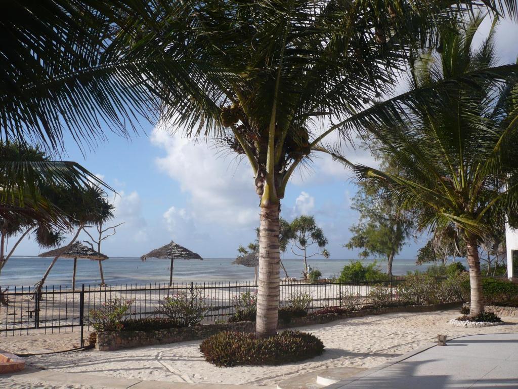 Nest Style Beach Hotel Zanzibar Makunduchi Bagian luar foto