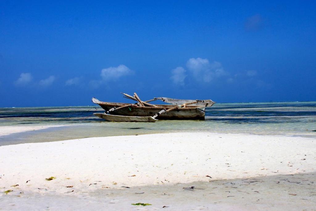 Nest Style Beach Hotel Zanzibar Makunduchi Bagian luar foto