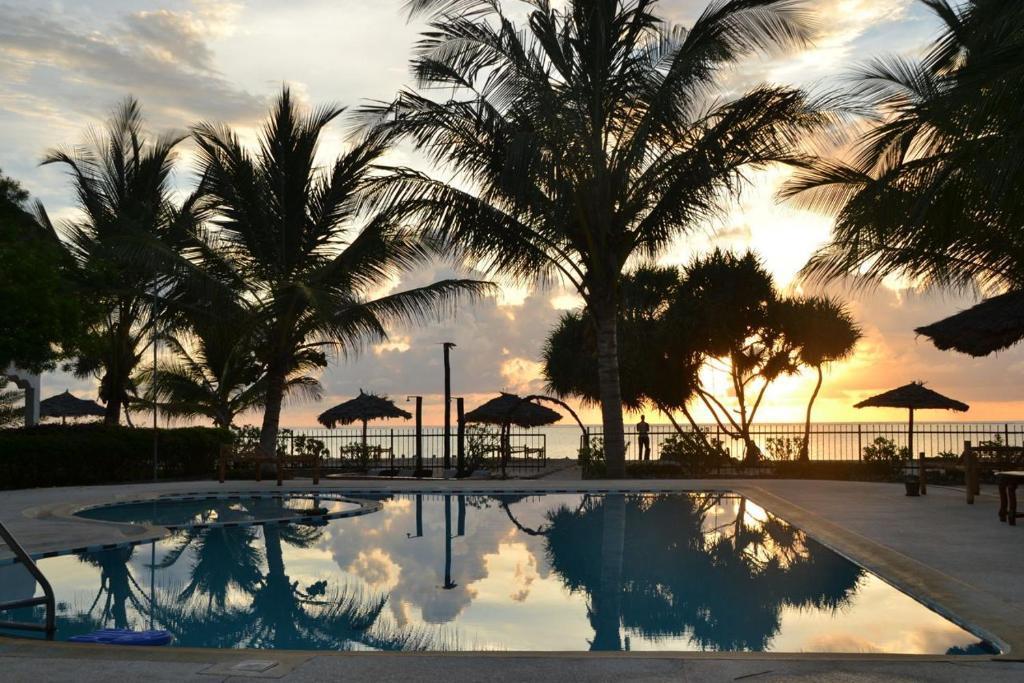 Nest Style Beach Hotel Zanzibar Makunduchi Bagian luar foto