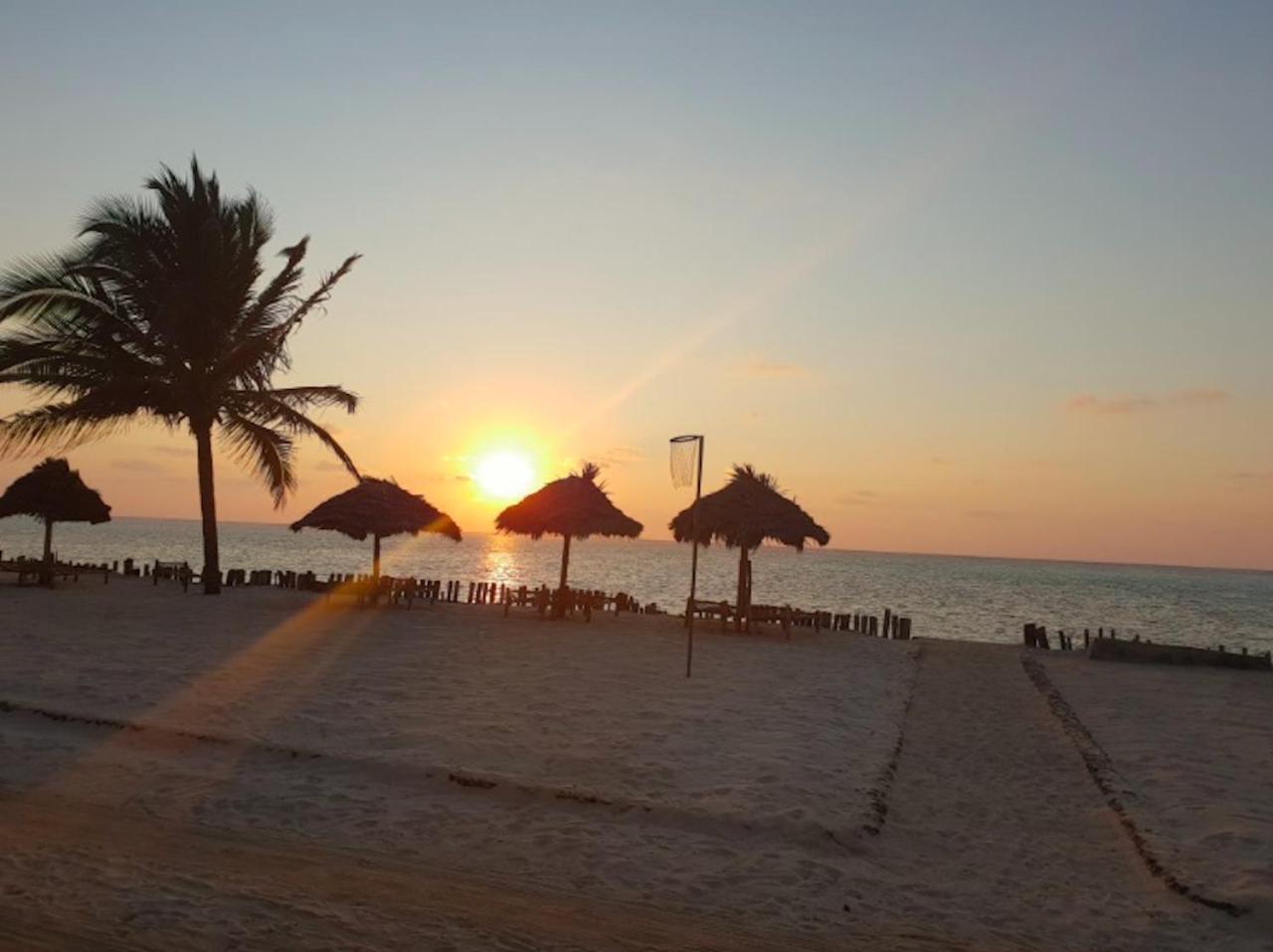 Nest Style Beach Hotel Zanzibar Makunduchi Bagian luar foto